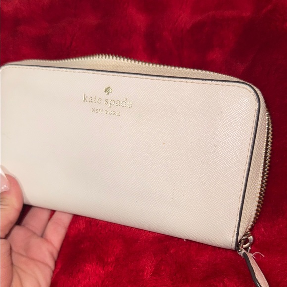 Kate Spade Cream Zip-Around Wallet- SEE PHOTOS PLEASE - Picture 3 of 11